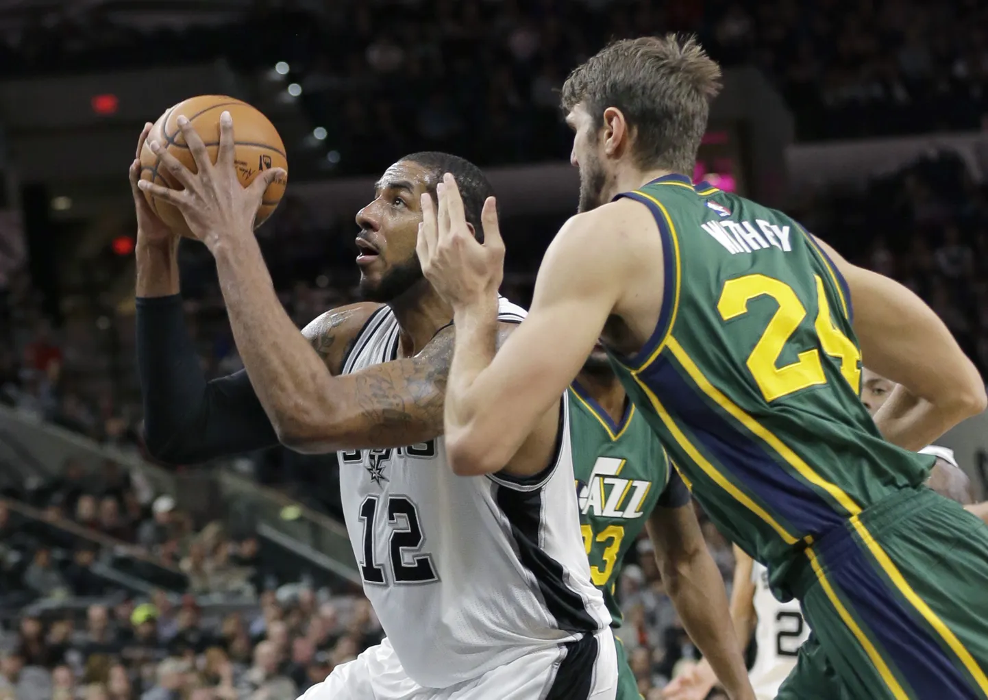 LaMarcus Aldridge (palliga) kohtumises Utah Jazzi vastu.