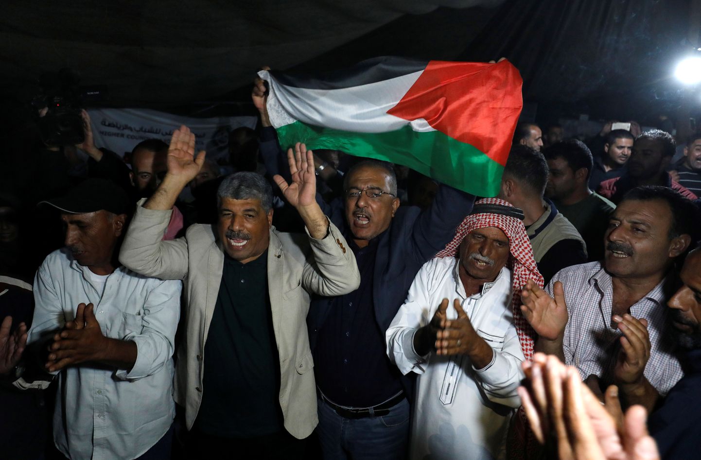 Eile tähistati Iisraeli otsust beduiiniküla lammutamine edasi lükata.