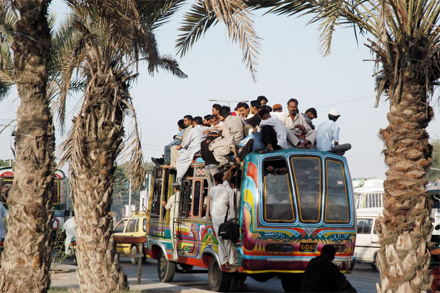 Pasažieru autobuss Pakistānā. Ilustratīvs attēls.