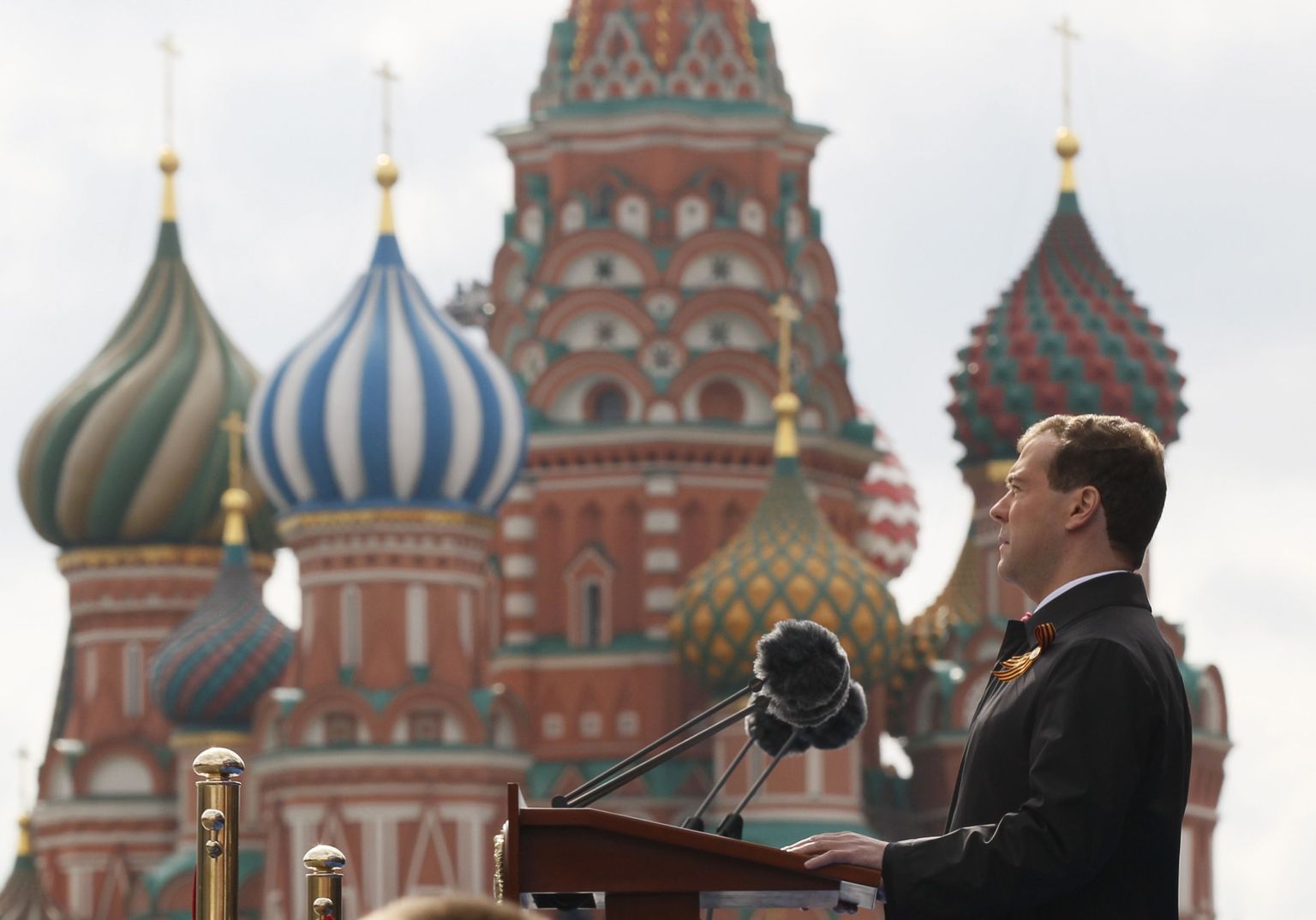Venemaa president Dmitri Medvedev Punasel väljakul järjekordset kõnet pidamas.