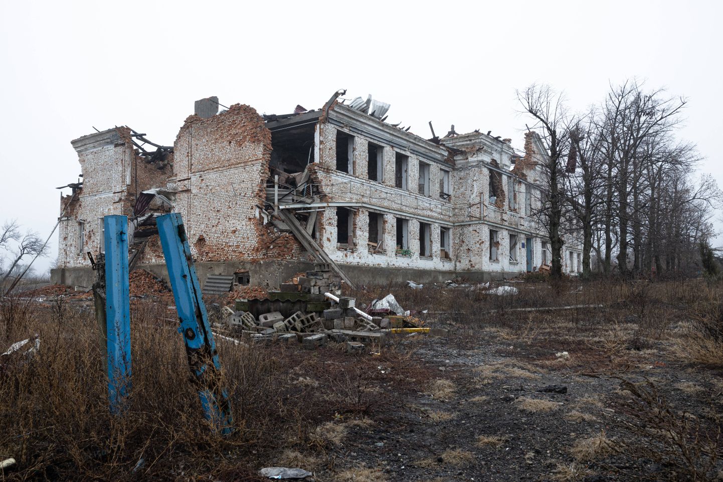 Разрушенная школа в Изюме, Харьковская область. 27 февраля 2023 года.