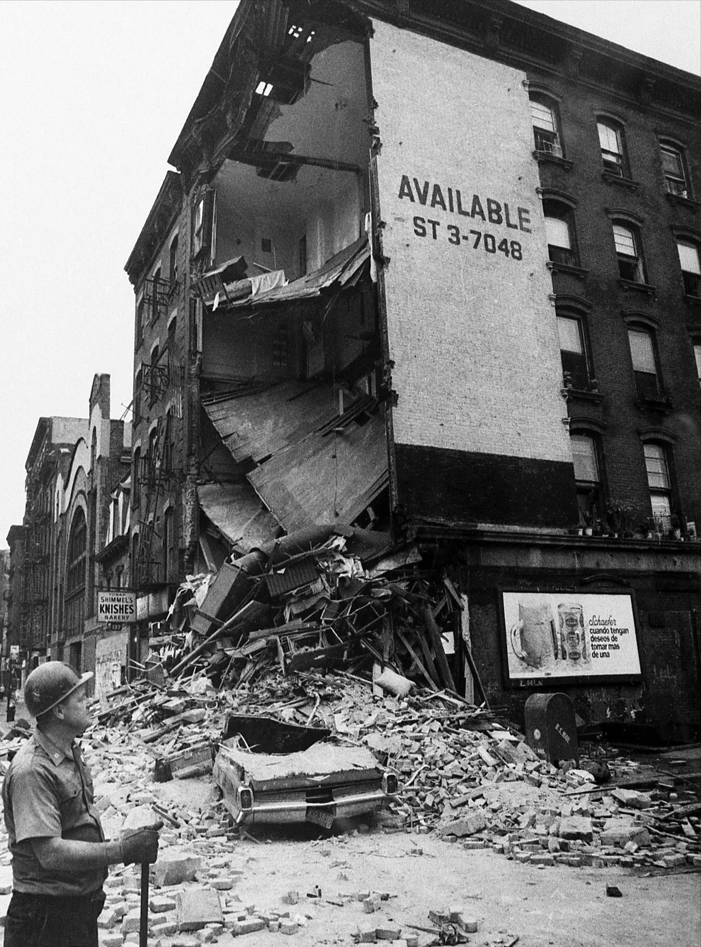 Gordon Matta-Clark (1943–1978) «Nimeta (Anarhitektuur).» 1974 Hõbeželatiinfoto. 37,5 × 49,5 cm The Estate of Gordon Matta-Clark’i ja David Zwirneri galerii (New York/London) loal