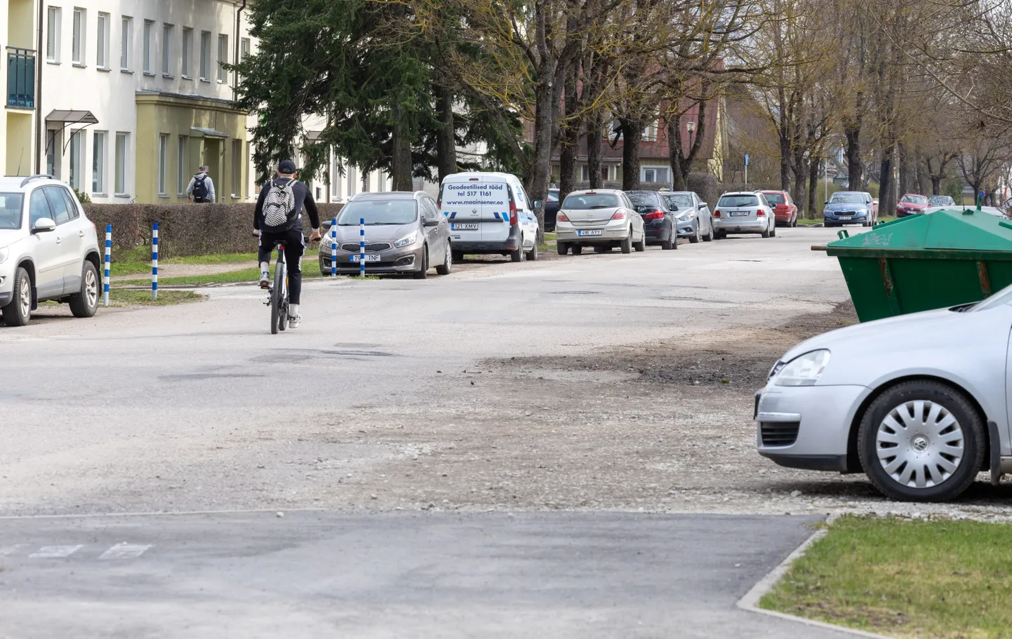 Kui kolmapäeval tuli Tulbi tänaval rattaga sõita veel autode vahel, siis sügisest saavad ratturid muretult oma rajal sõita.