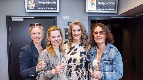 GALERII ⟩ Erootilise draama «Võõrad silmad» esilinastus meelitas kohale arvukalt filmisõpru