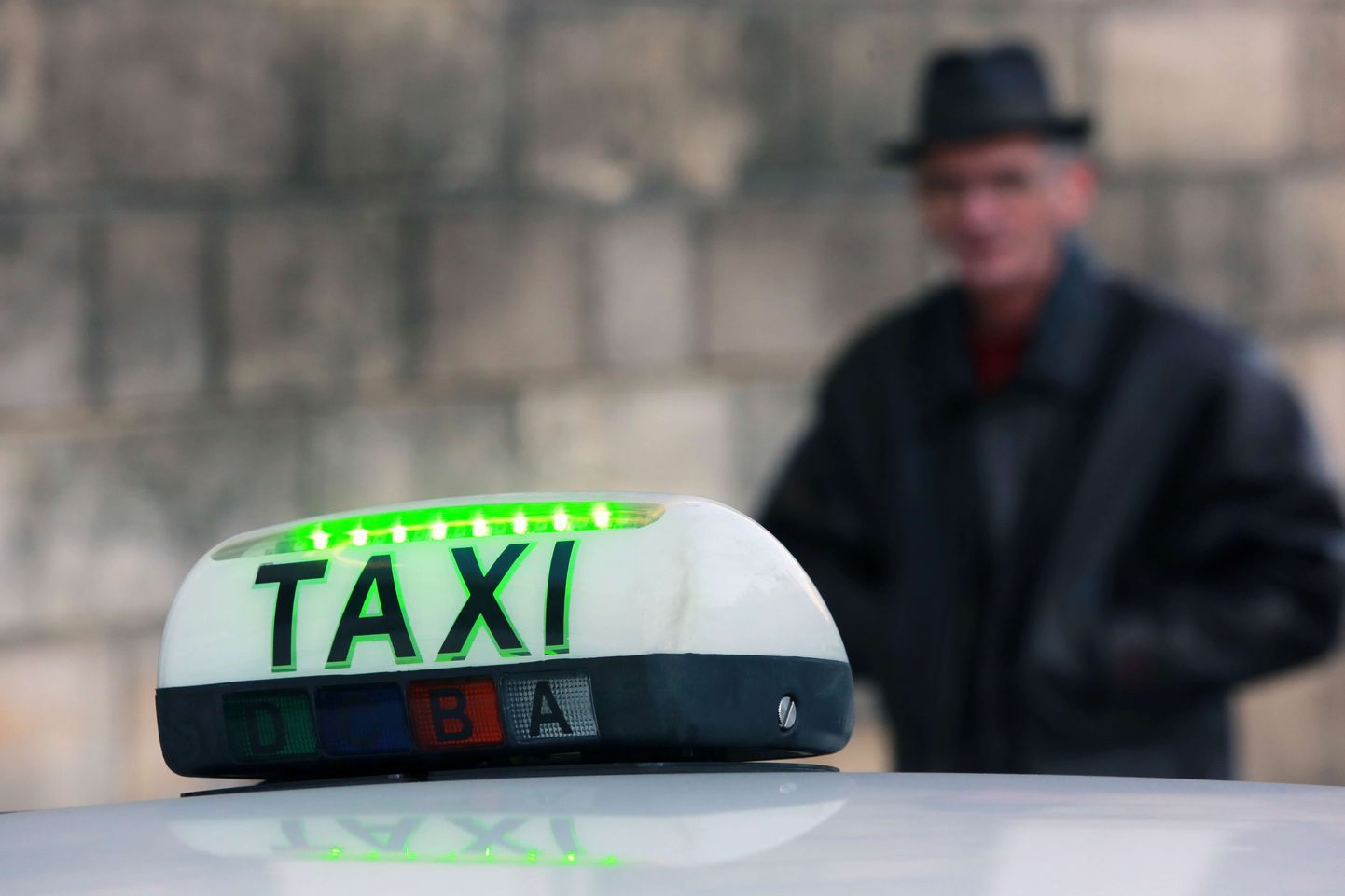Taksojuhtide protest Uberi vastu Prantsusmaal. AFP PHOTO / NICOLAS TUCAT