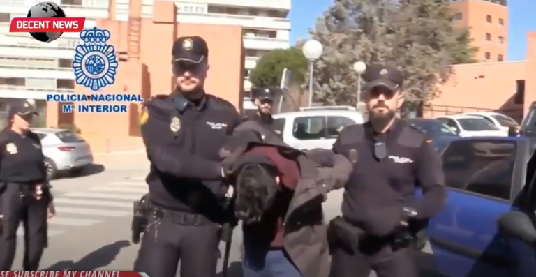 Kaader videost. Pildil on näha Alberto Sánchez Gómezi kinnivõtmist Madridis 2019. aasta veebruaris