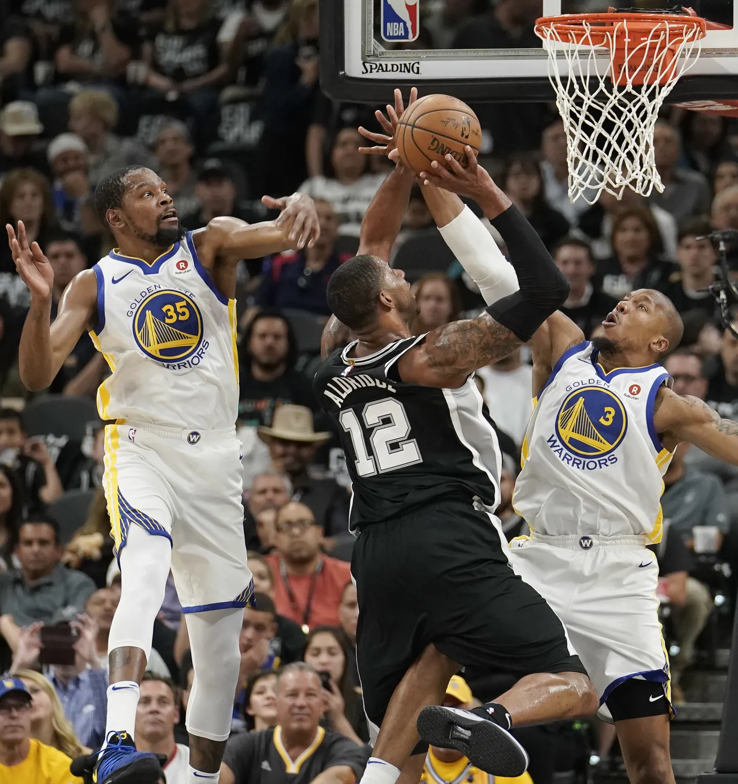 LaMarcus Aldridge läbimurdel.