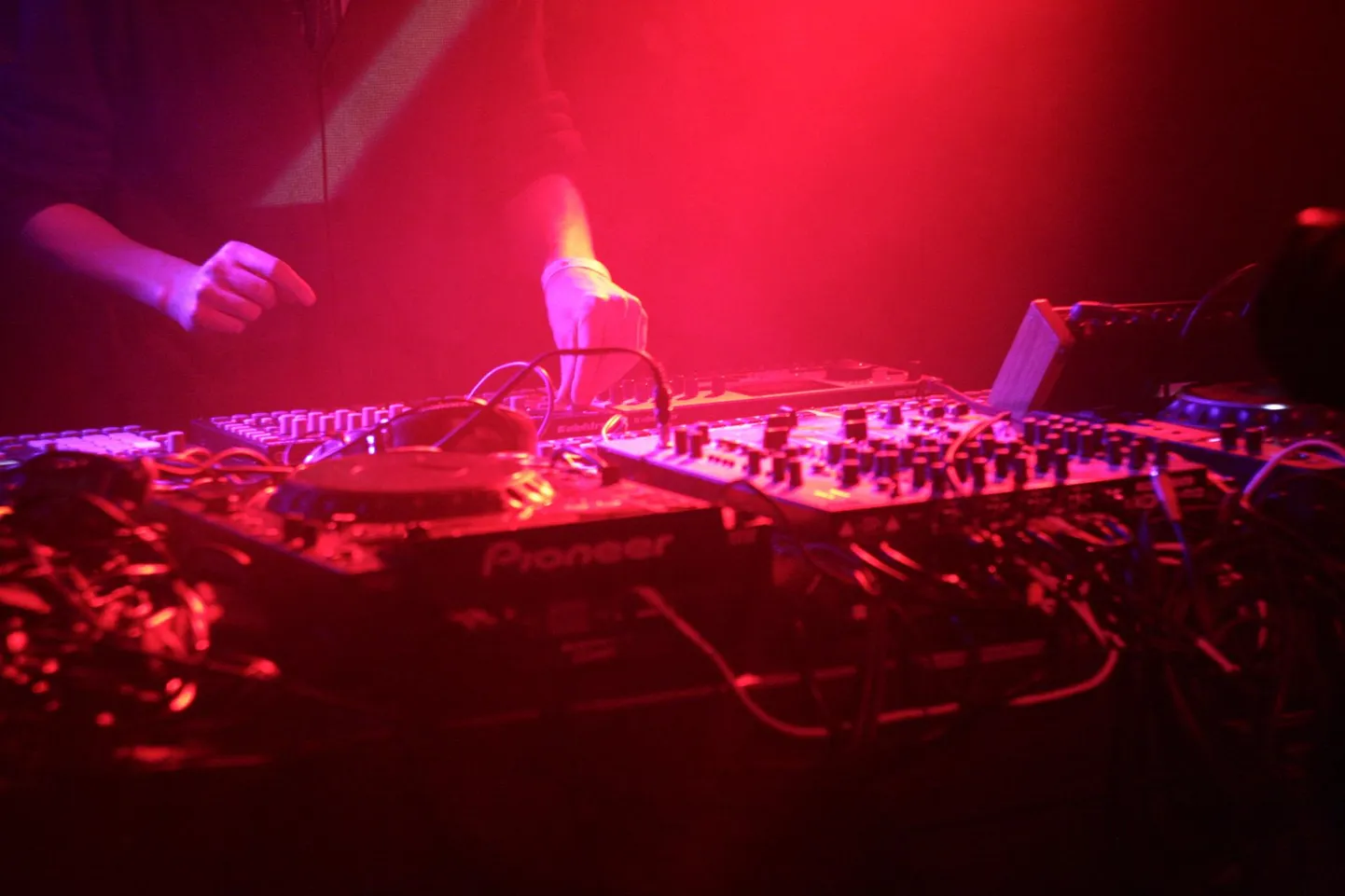 Elektroonilise muusika tantsupidu
