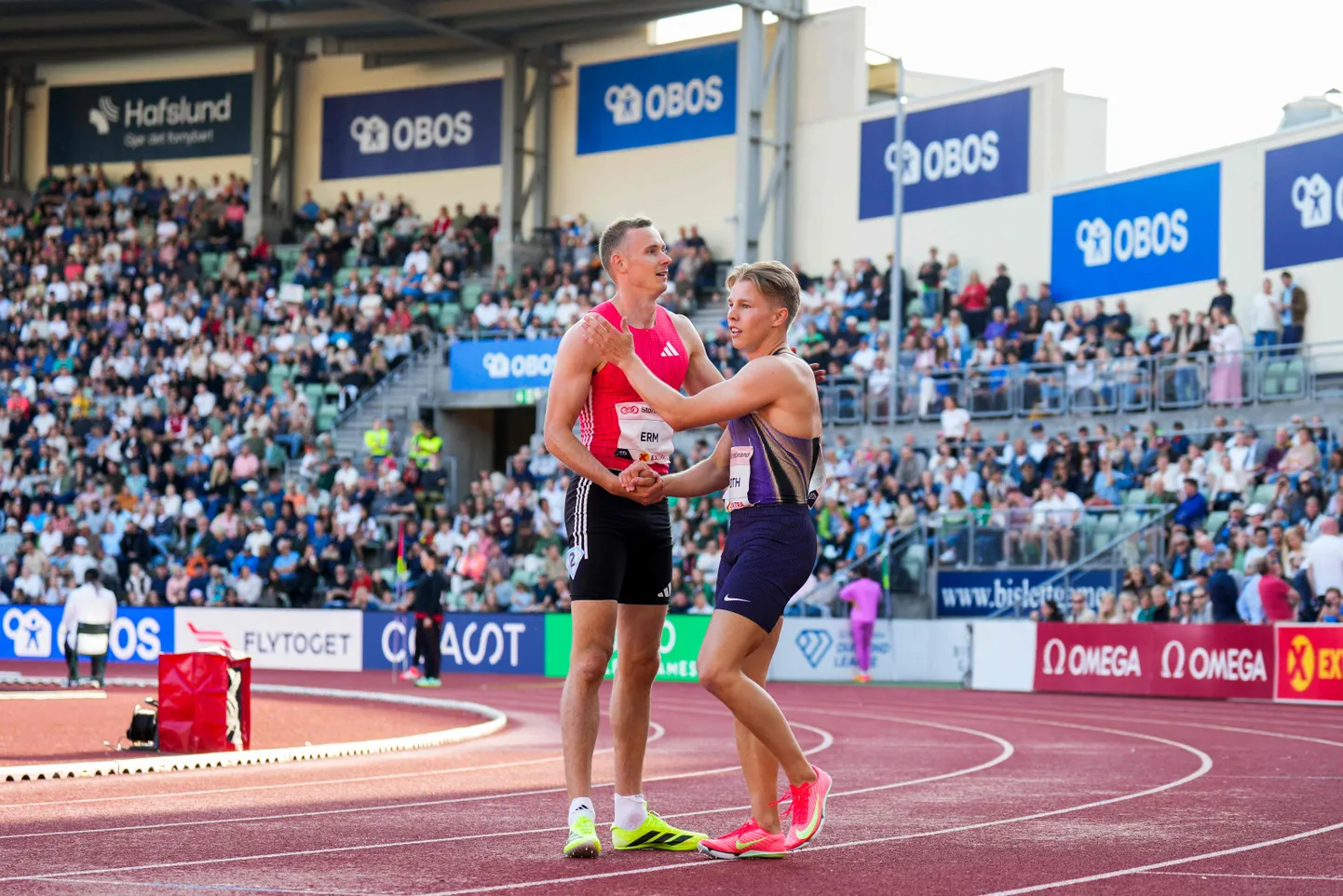 Johannes Erm (vasakul) ja Markus Rooth pärast 110 m tõkkejooksu.