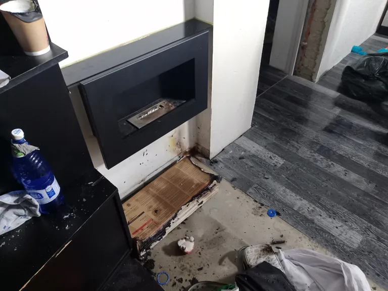 Взрыв в биокамине нанес молодой женщине тяжелые ожоги.