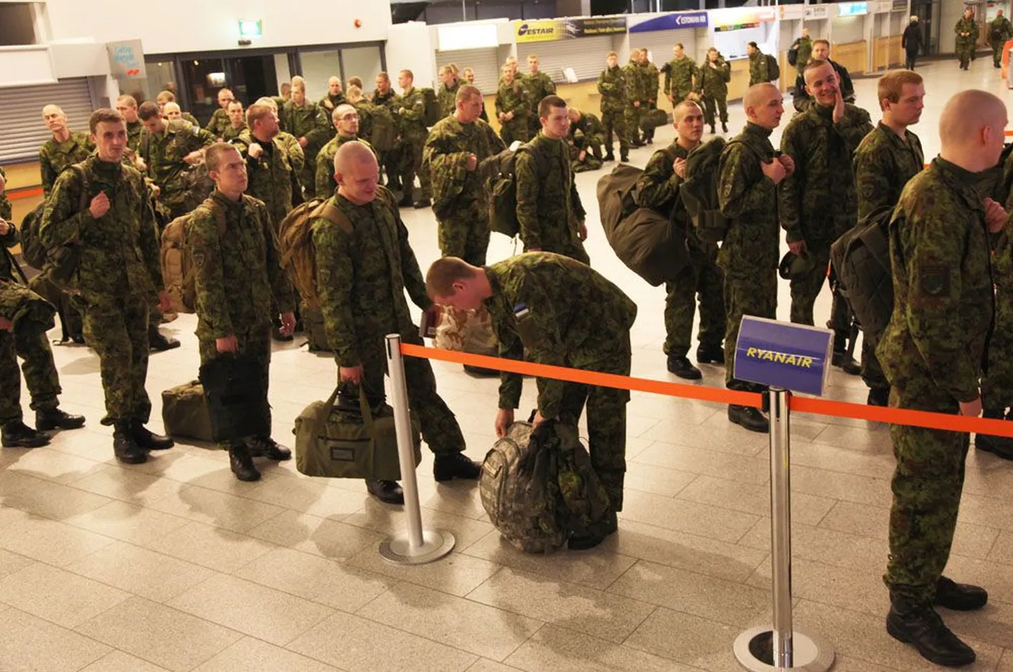 Эстонские военнослужащие отправляются в Польшу на учения Steadfast Jazz 2013.