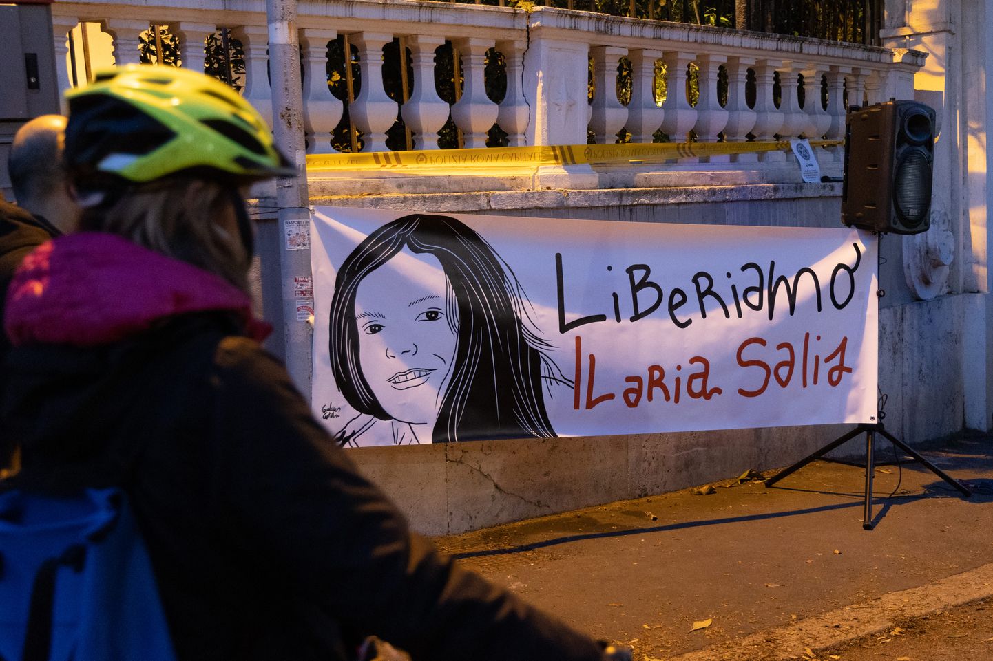 Itaallased nõudsid 29. jaanuaril 2024 Roomas Ungari saatkonna ees Ungaris kinni peetud ja kohtu alla antud Ilaria Salise vabastamist.