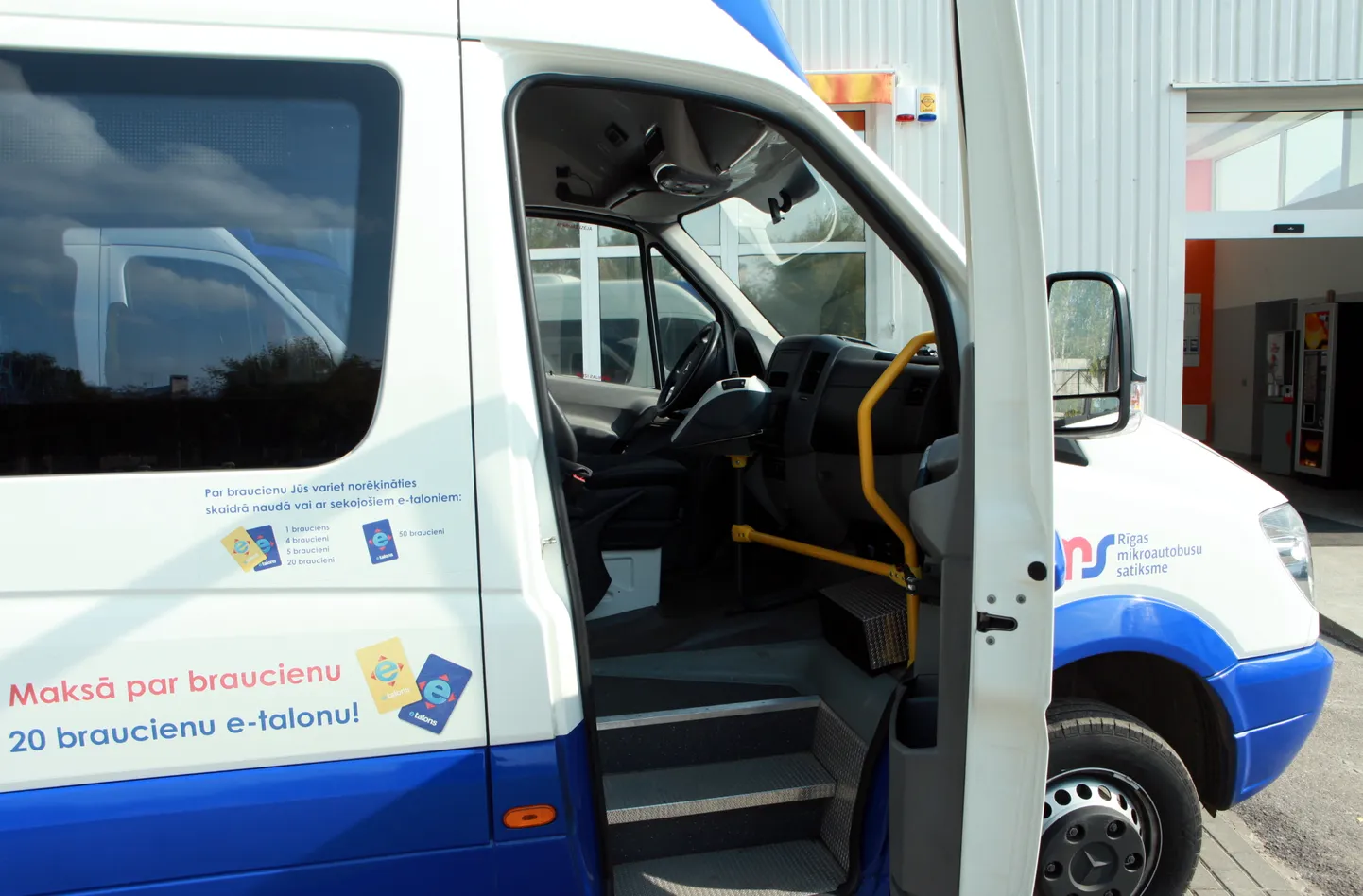 Маршрутка предприятия Rīgas mikroautobusu satiksme