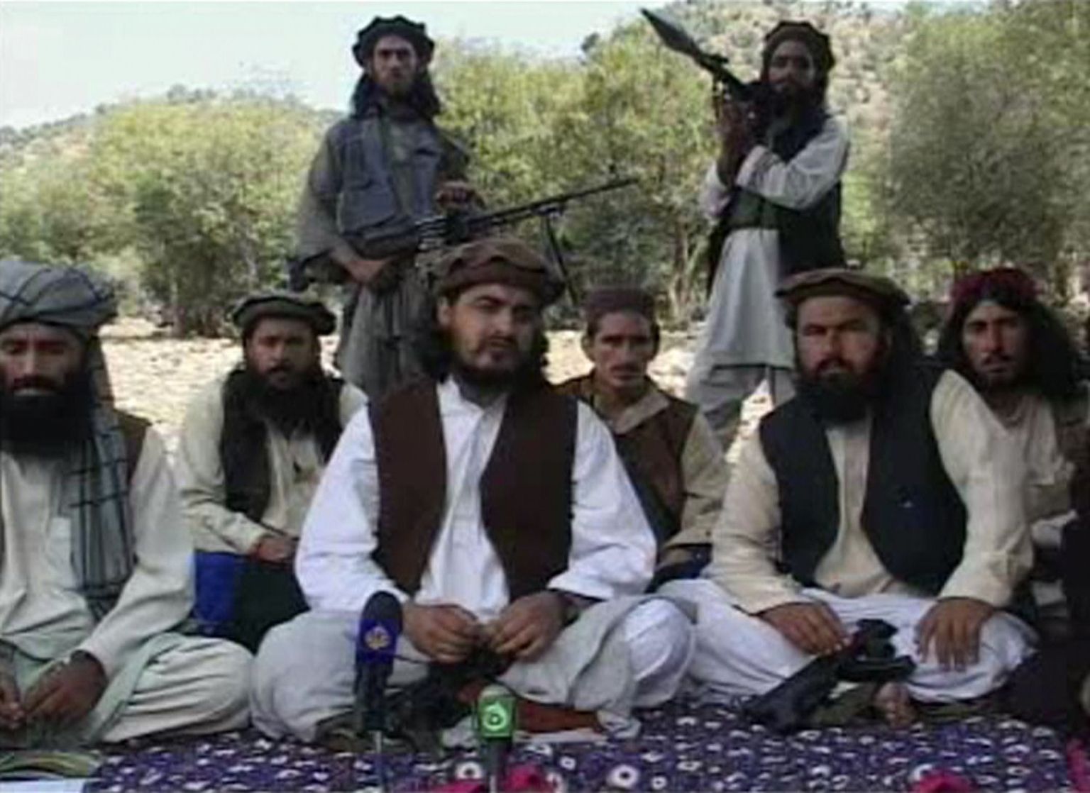 Pakistani Talibani võitluskaaslased.