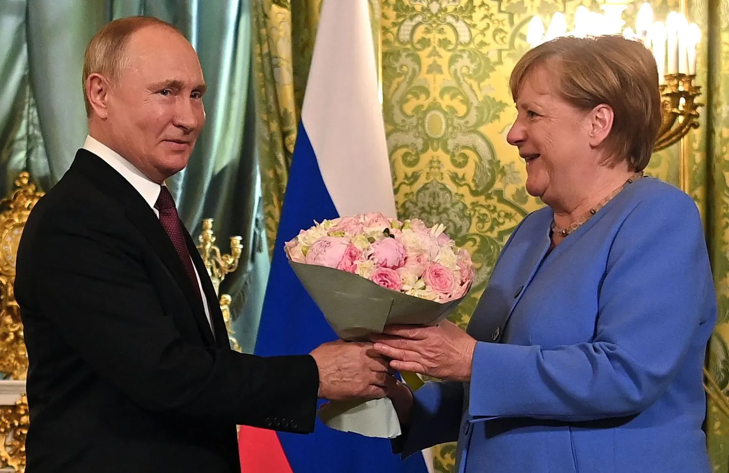 Ангела Меркель во время своего последнего визита в Кремль в августе прошлого года. Как здорово.
