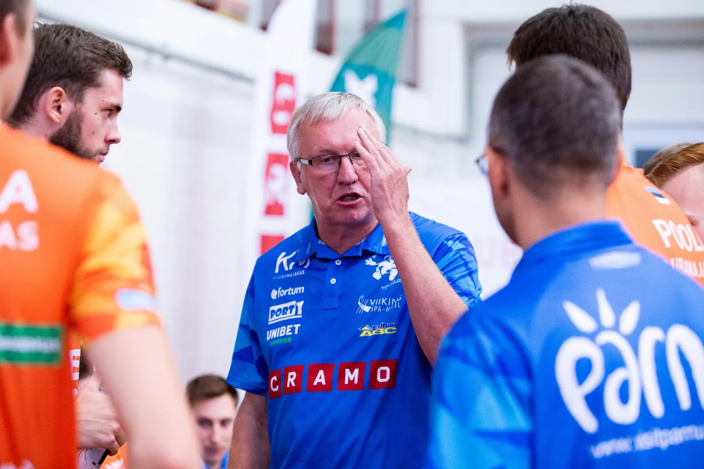 Pärnu võrkpalliklubi meeskond pidi tunnistama Eesti-Läti ühiliigas Saaremaa võrkpalliklubi 3:0 paremust.
