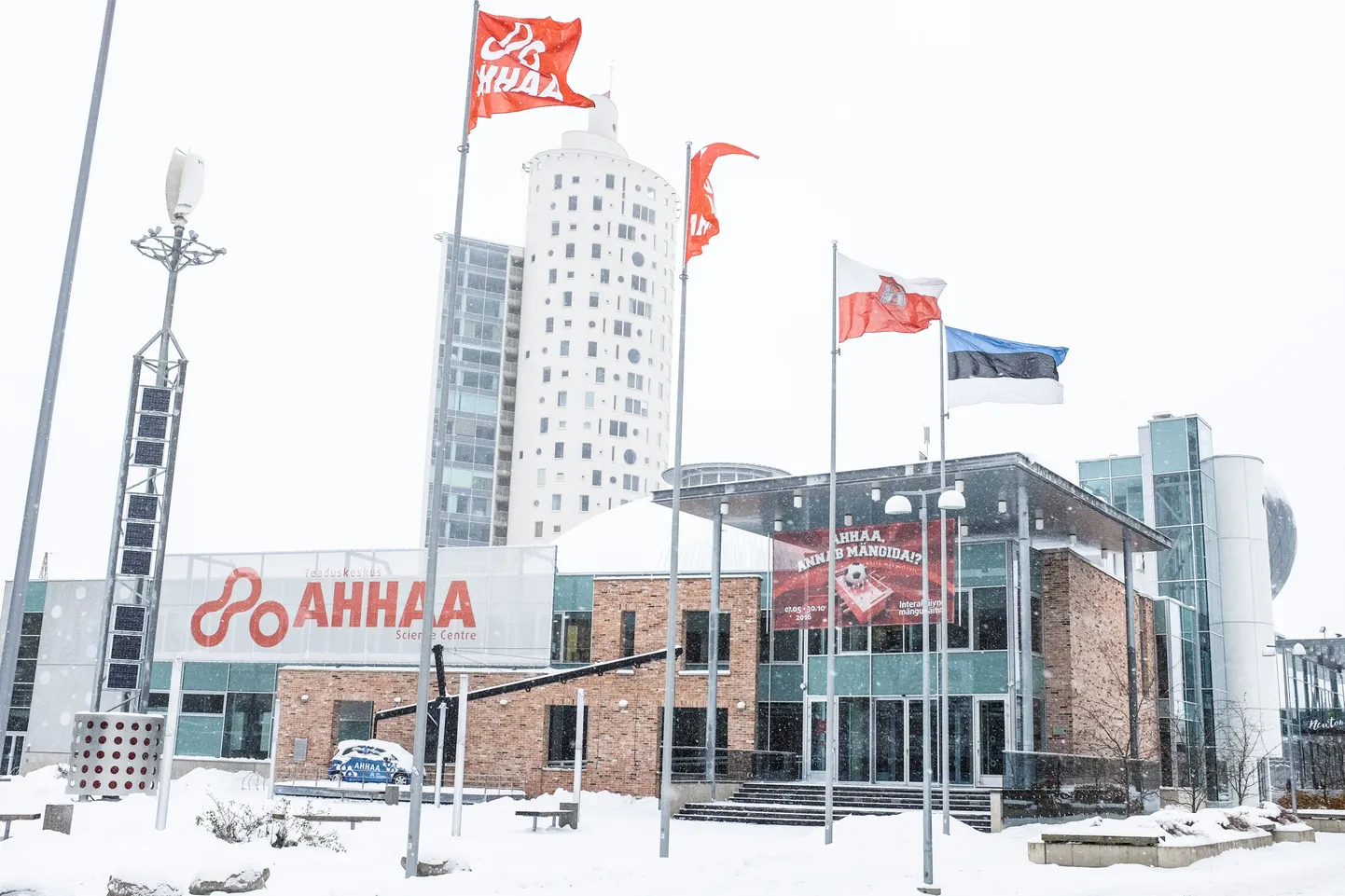 Teaduskeskus AHHAA hoone Tartus, mille katusel asub maailmas ainulaadne planetaarium.
