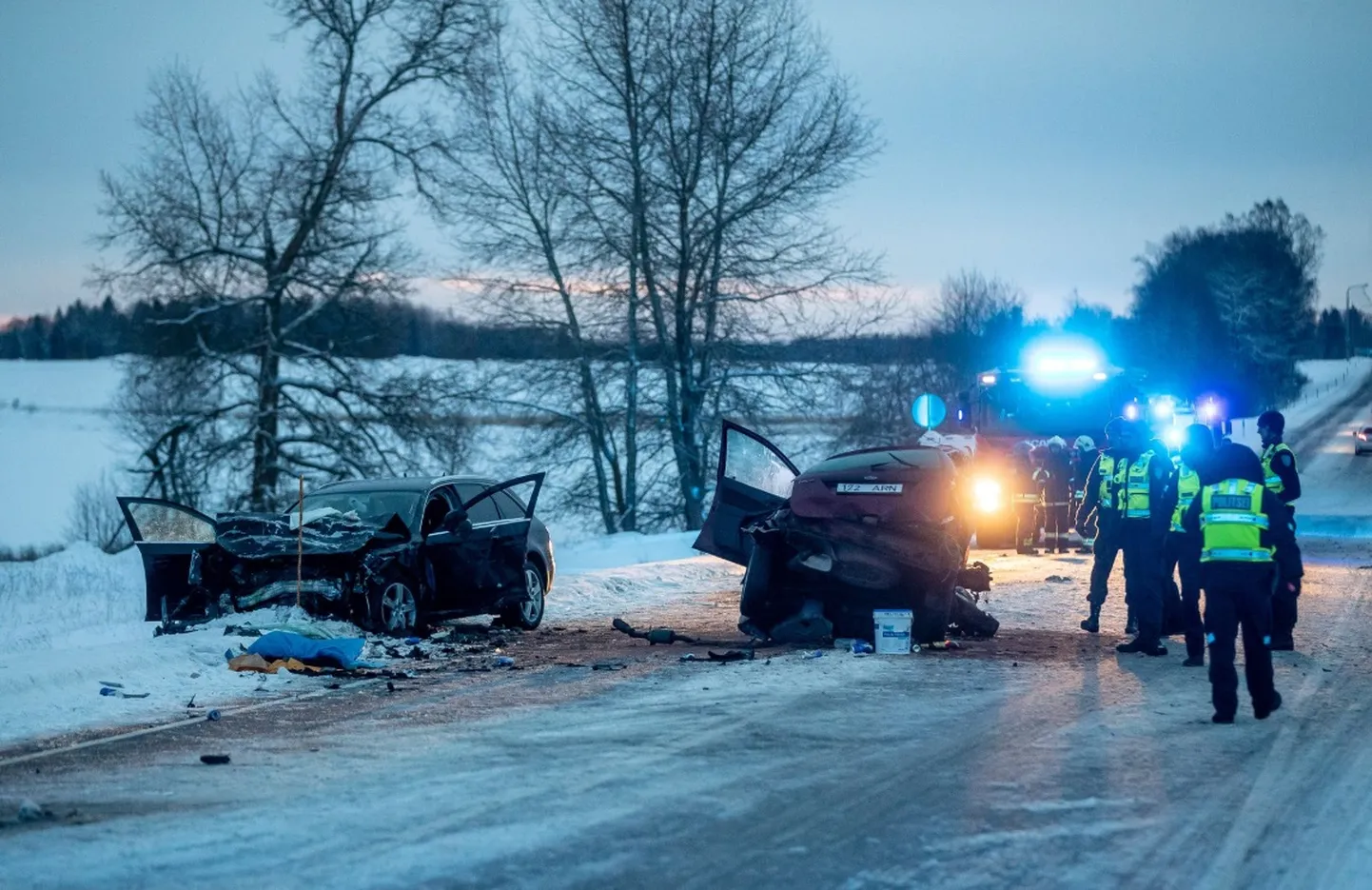 Divu auto sadursmē Lokuti, Igaunijā bojā gājis cilvēks