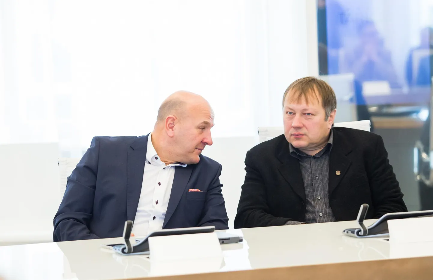 Rakvere linnavolinikud Andres Jaadla (vasakul) ja Allan Jaakus pole rahul linna turvalisusega ja esitasid meerile arupärimise.
