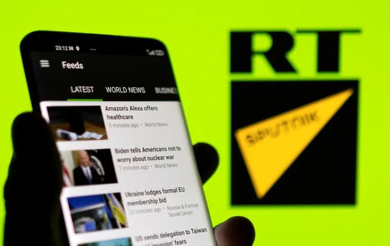 Russia Today, taamal Sputniku logo.
