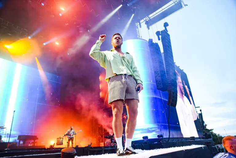 Imagine Dragons on üle maailma müünud 46 miljonit albumit ja 55 miljonit singlit, erinevates voogedastuskanalites on neid kuulatud enam kui 74 miljardit korda, mis teeb neist ühe edukaima rokkbändi üldse.