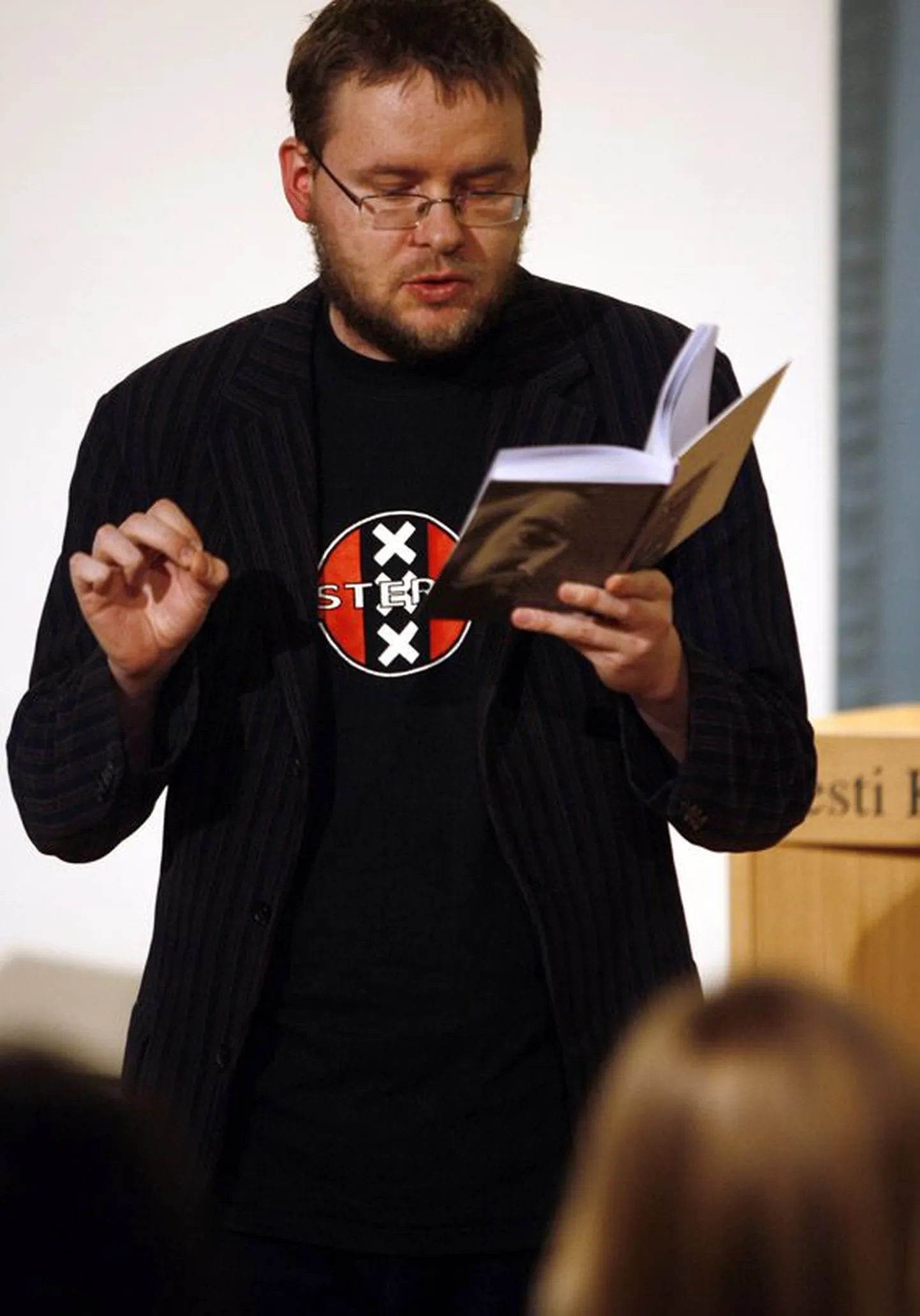 Kirjanik ja Kirjanike Liidu juht Jan Kaus on tuntud kirjanduse propageerijana.