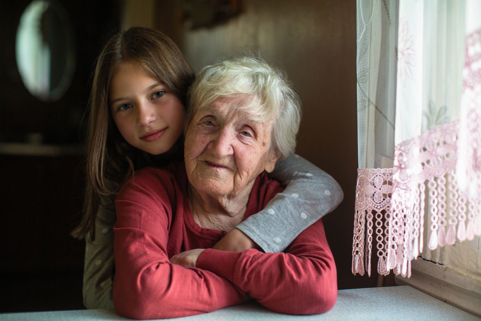 Бабушка и внучка. Фото иллюстративное.