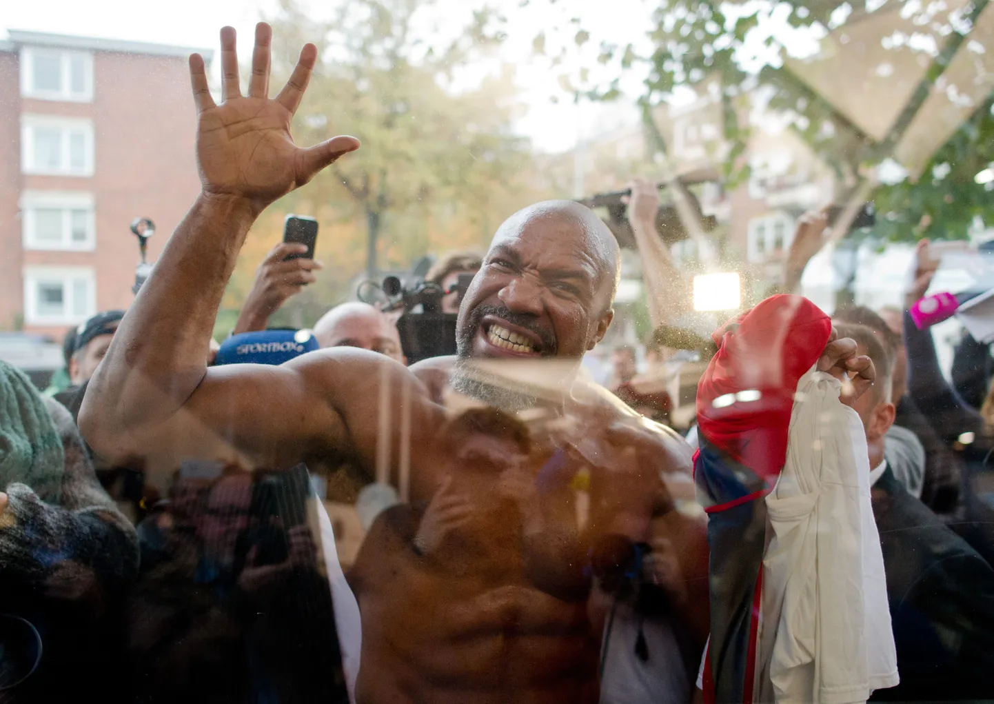 Shannon Briggs segamas järjekordset Vladimir Klitško pressikonverentsi.