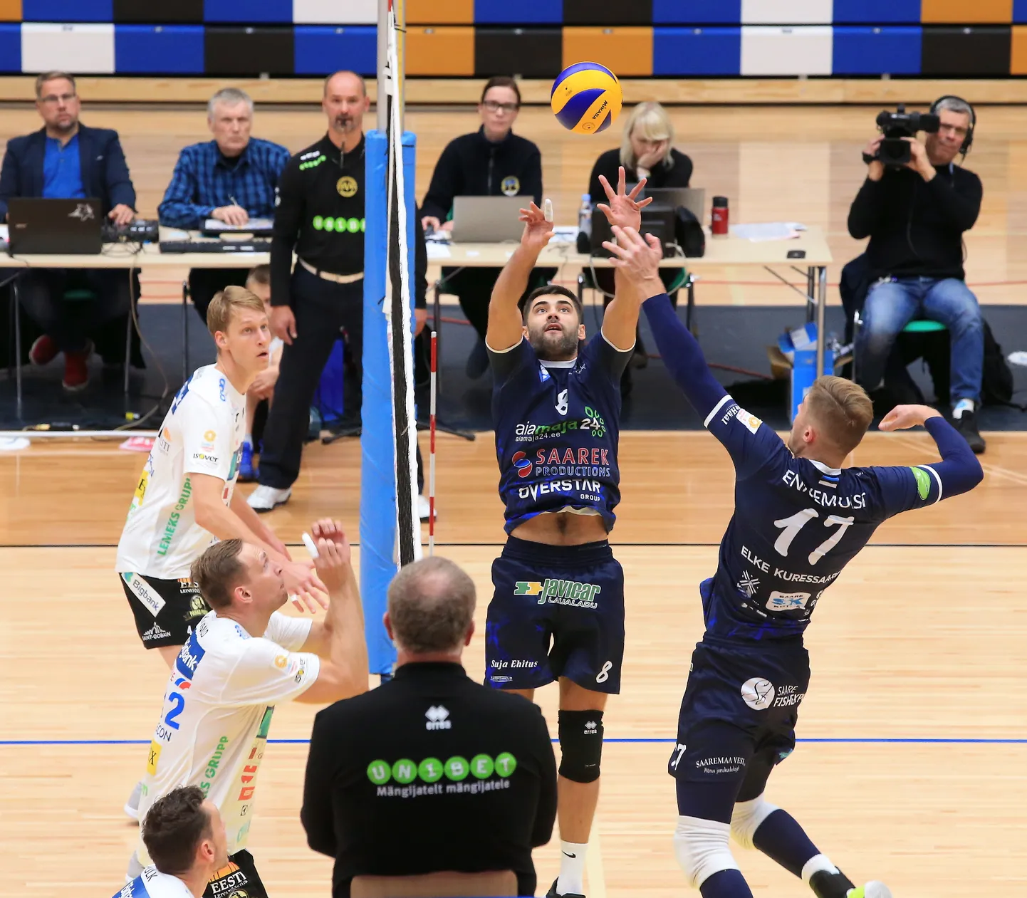 Siim Ennemuist (number 17).