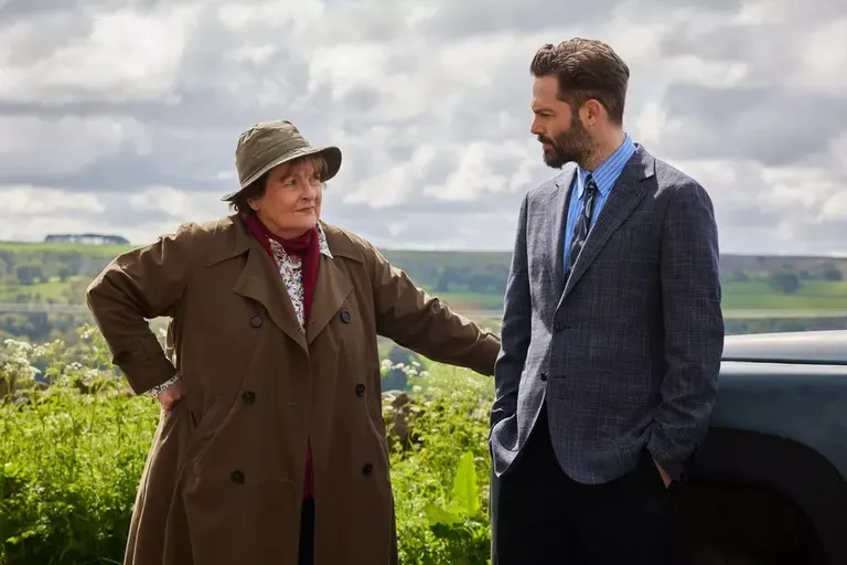 Brenda Blethyn ja Joe Ashworth.