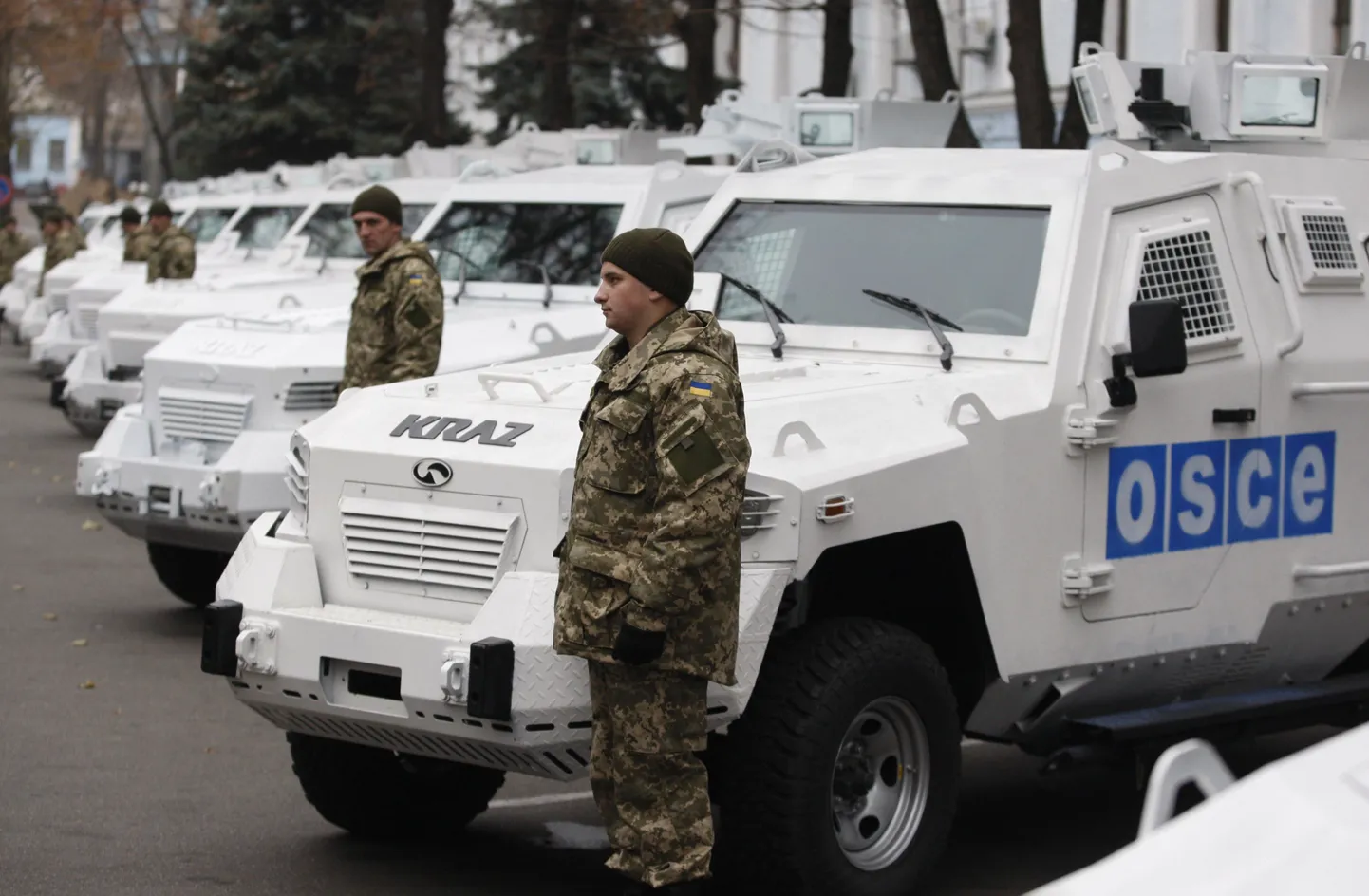 Наблюдатели спецмиссии ОБСЕ на Донбассе.