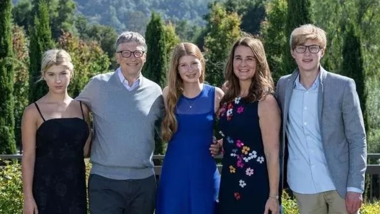 Билл Гейтс с семьей.