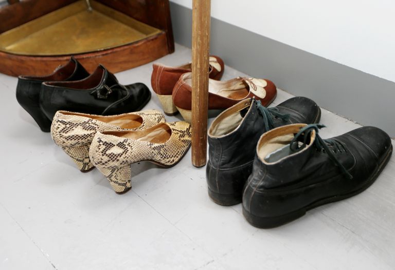 Sajanditagused jalatsid näitusel «Kohustus olla moodne».