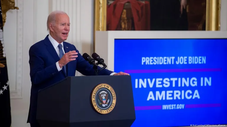 Президент США Джо Байден не только призывает к инвестициям в Америке, но и стимулирует их гигантскими программами