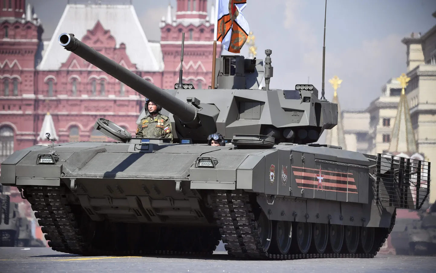 Российский танк на параде на Красной площади
