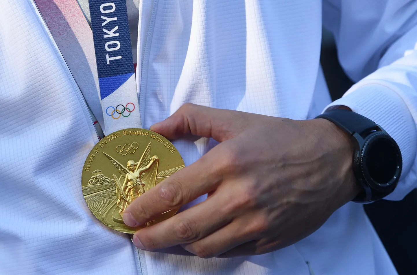 Tokijas olimpisko spēļu zelta medaļa.