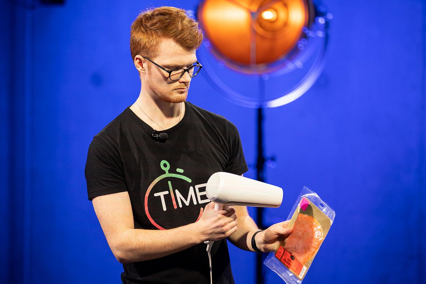 Ajujahi 2019. aasta võitis idee Timey, mis toodab keemilisi indikaatoreid toidukaupade jälgimiseks. Pildil üks ettevõtte kaasasutajaid Martin Möllits telesaate žürii ees ideed esitlemas.