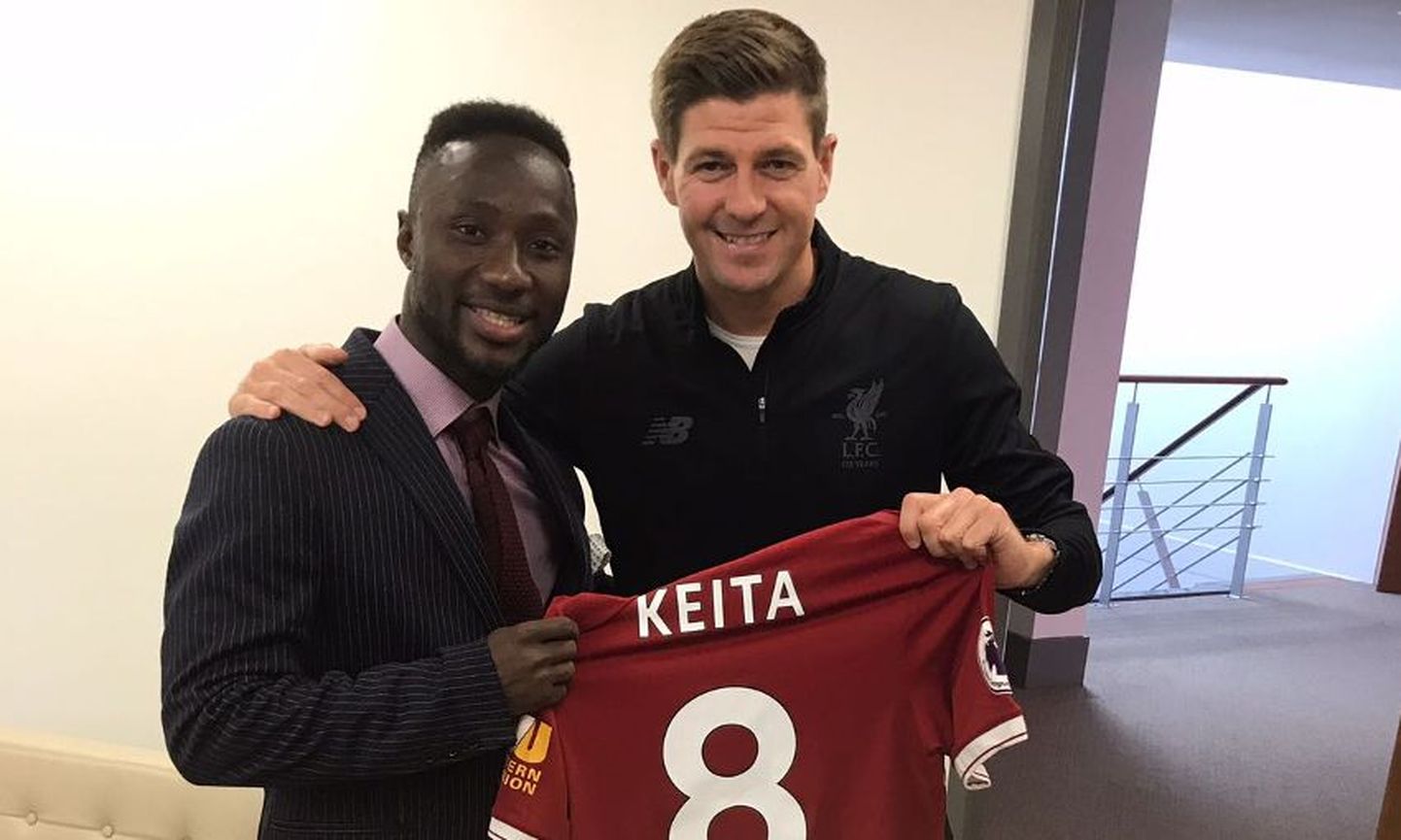 Naby Keita koos Liverpooli legendi Steven Gerrardiga.