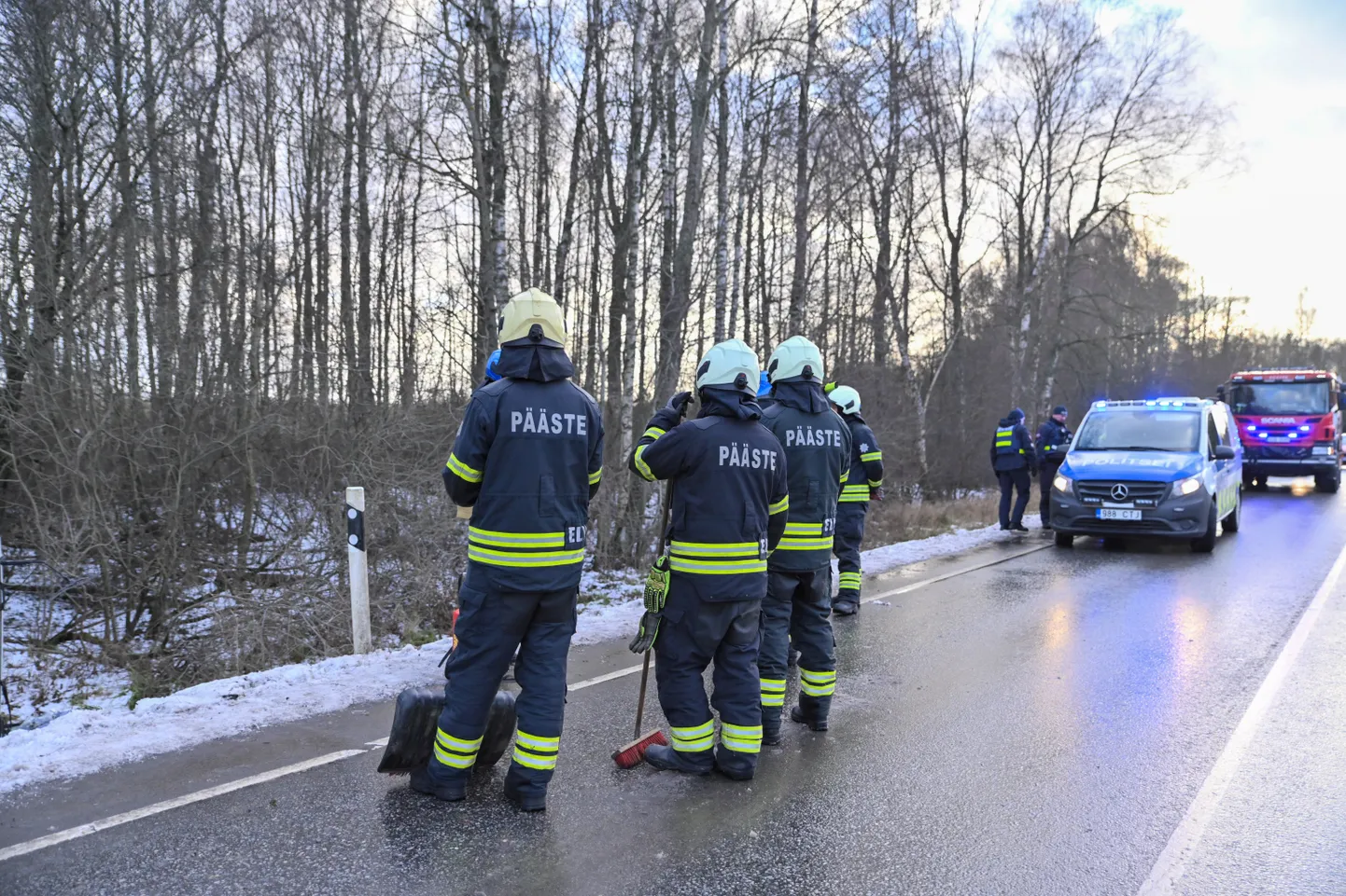 Harjumaal paiskus teelt välja sõitnud liinibuss külili. Foto on illustratiivne.