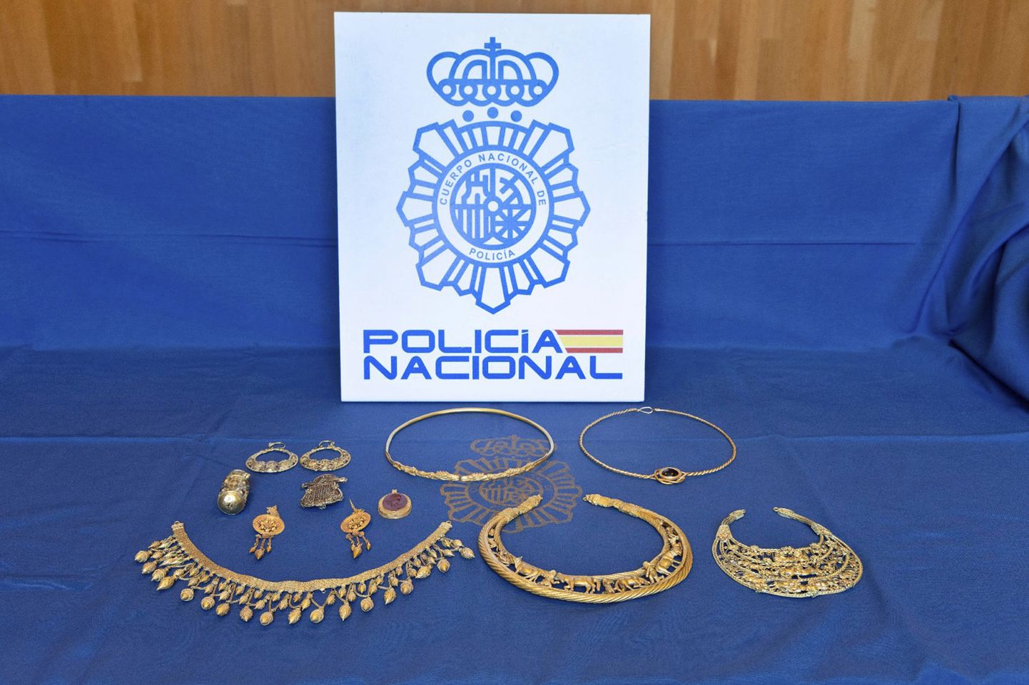 Kurjategijatelt kätte saadud Ukraina kuldaardeid üritati maha müüa Madridis.