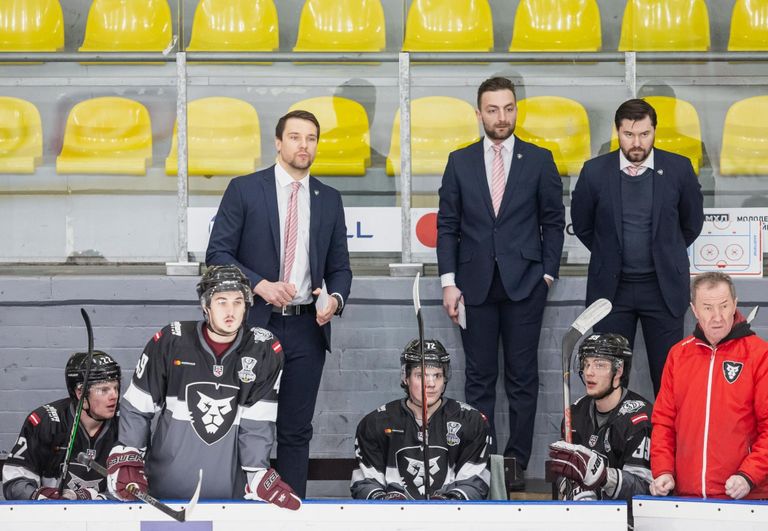 HK "Rīga" treneri - Raimonds Vilkoits (pirmais no kreisās), Nikolajs Žurkovs un Aleksandrs Ņiživijs