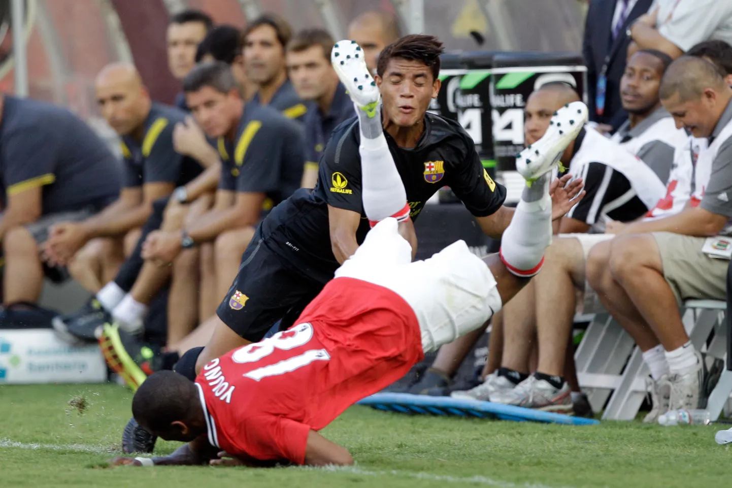 Ashley Young (punases).