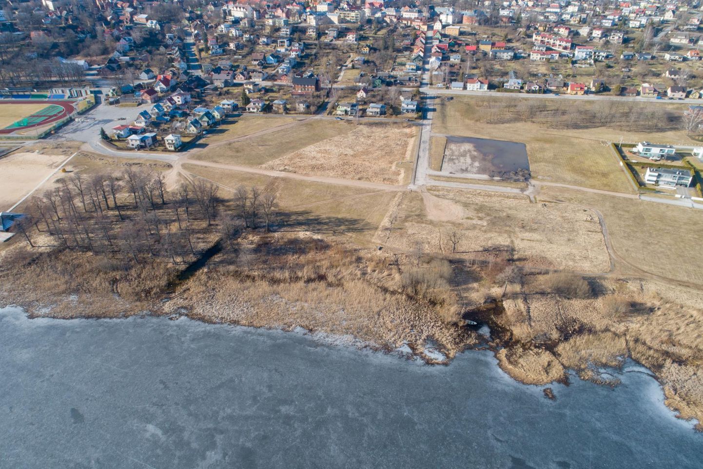 Arendaja lubab Viljandi järve äärde 2022. aastaks ligi 25 miljoni euro suurust investeeringut. Linn ja vald peaksid selle eest maksma 450 000 eurot aastas ning linn peaks korda tegema parkla ja tänavad.