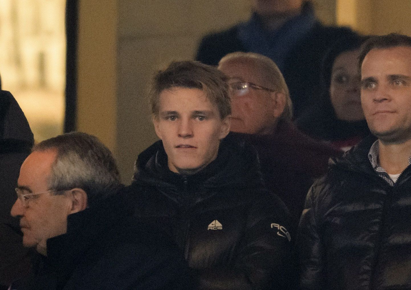 Martin Ødegaard jälgimas Madridi Reali esindusmeeskonna kohtumist.