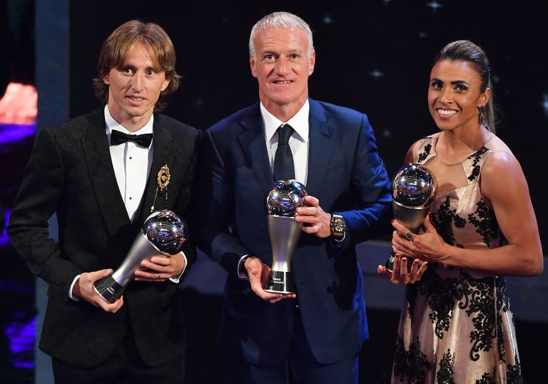 FIFA parima meesjalgpalluri auhinna sai horvaat Luka Modrić, parimaks treeneriks tunnistati Prantsuse koondise peatreener Didier Deschamps ja parimaks naisjalgpalluriks brasiillanna Marta