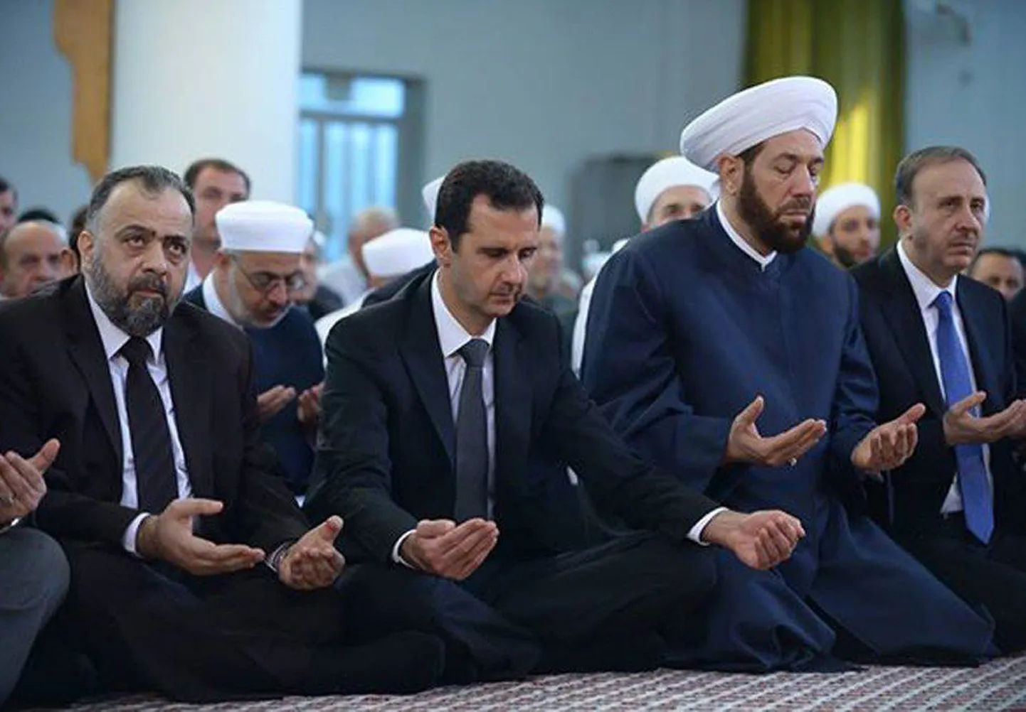Süüria president Bashar al-Assad täna Damaskuse mošees.