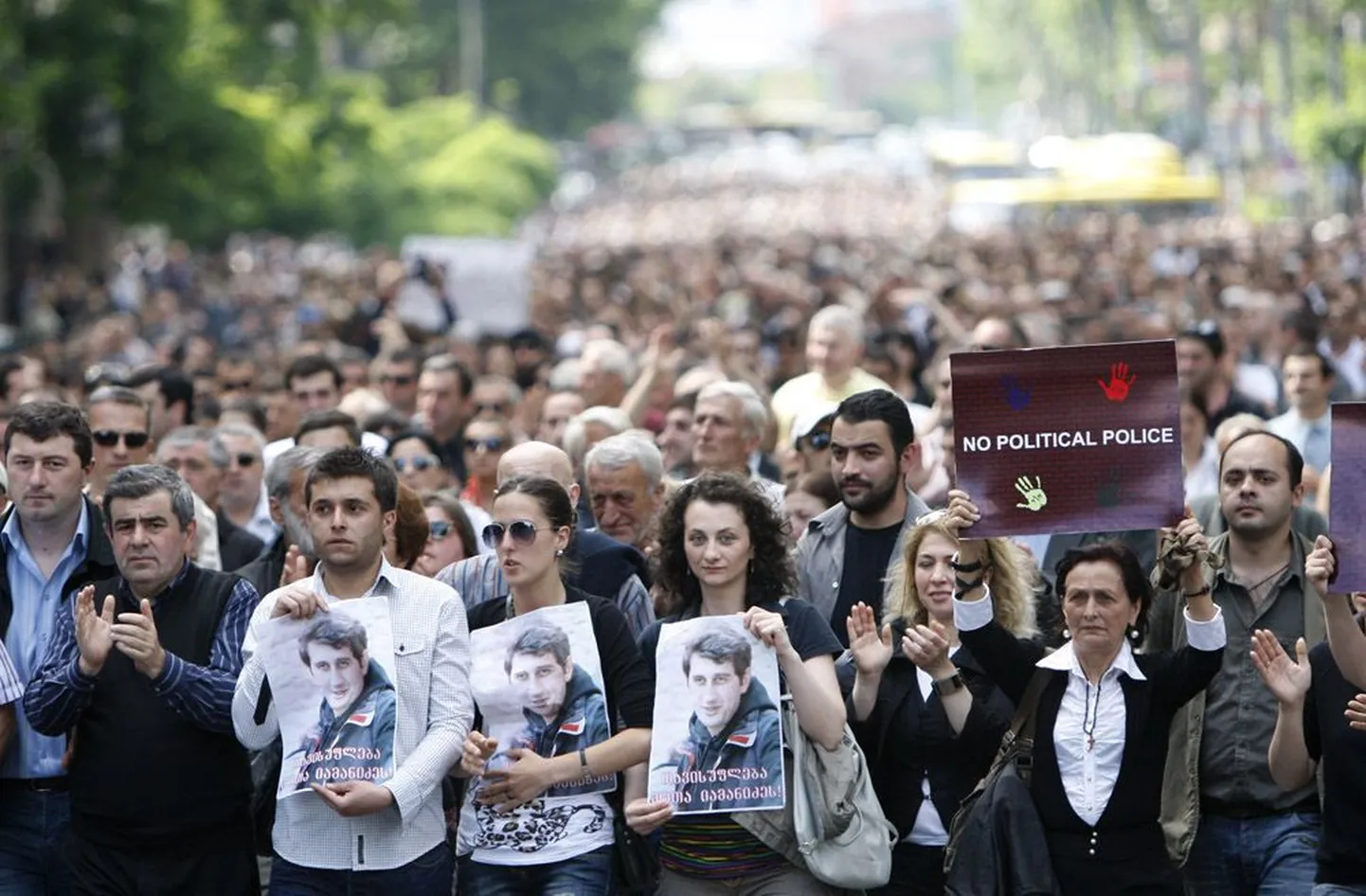 Laupäeval avaldas 4000 inimest Thbilisis meelt otsuse vastu opositsiooni demonstratsioon jõuga laiali ajada.