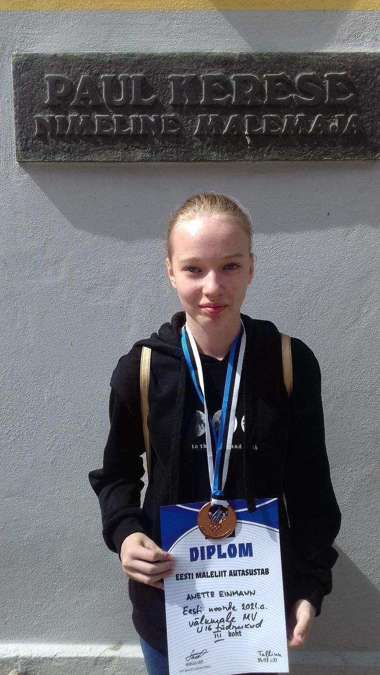 Pärnu maleklubi esindaja Anette Einmann teenis Eesti noorte välkmale meistrivõistlustel pronksi.