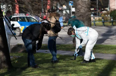 Politsei tulistas Tallinnas Vabaduse väljakul noaga vehkinud meest.