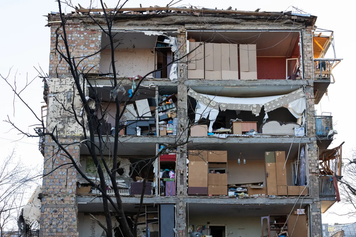 Reedese plahvatuse järgsed purustused Kiievis Podilskõi elurajoonis. 